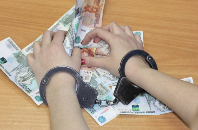 В Соликамске заместитель управляющего магазином обвиняется в присвоении денежных средств